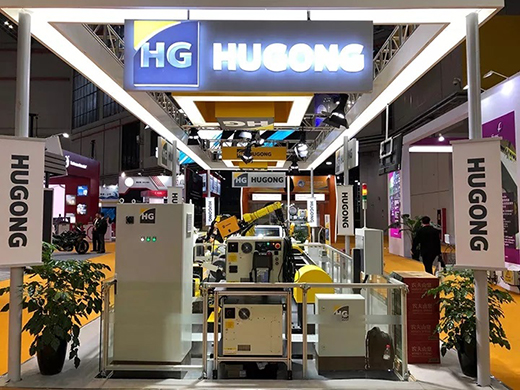 进博会首日CA88意大利CEA展位展品机械人焊接系统