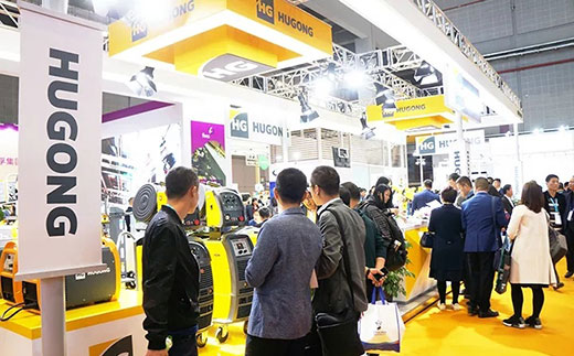 第二届进博会CA88意大利CEA展位数字化焊机很受接待